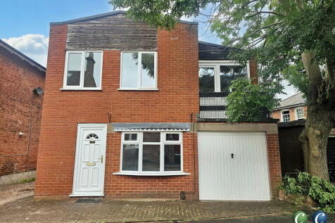 2 bedroom detached house for sale