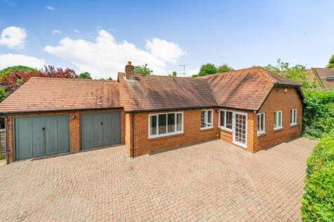 4 bedroom detached bungalow for sale