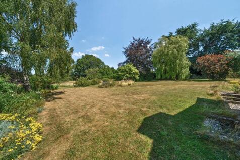 4 bedroom detached bungalow for sale