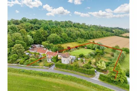 5 bedroom semi-detached house for sale