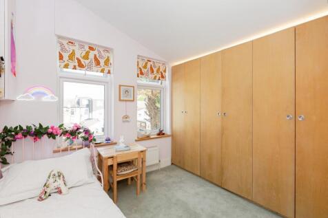 2 bedroom maisonette for sale
