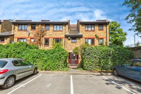 3 bedroom maisonette for sale