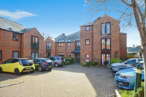 2 bedroom ground floor flat for sale