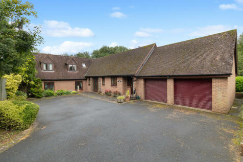 4 bedroom detached bungalow for sale