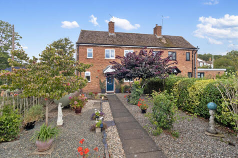 2 bedroom semi-detached house for sale