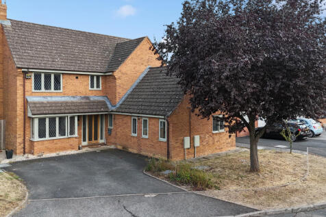 Droitwich WR9 4 bed detached house for sale