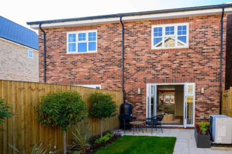 2 bedroom semi-detached house for sale