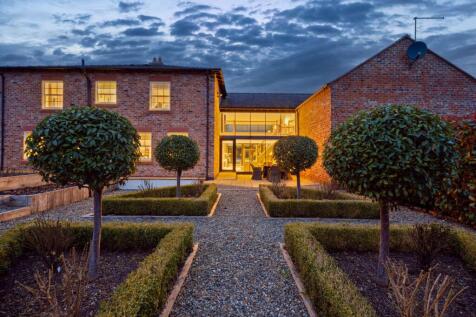 6 bedroom detached house for sale