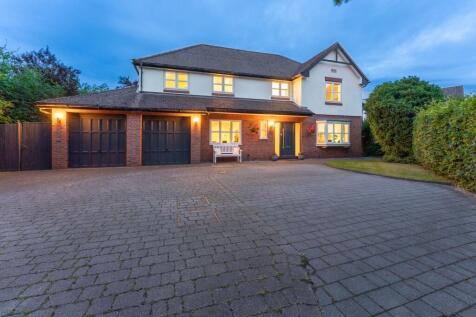 5 bedroom detached house for sale