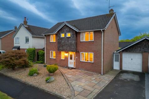 5 bedroom detached house for sale
