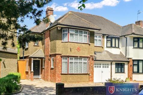 Bramley Road, London, n14 3 bed house for sale