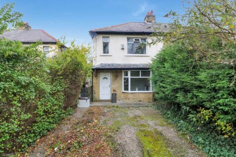Spen Lane, Gomersal, Cleckheaton... 3 bed semi