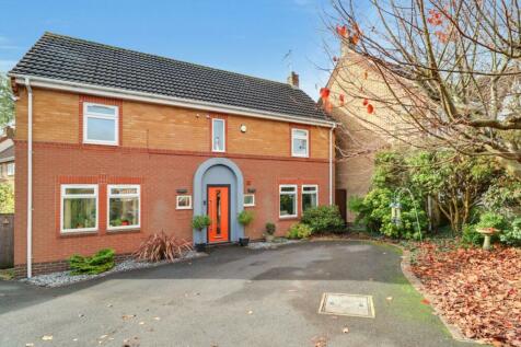 4 bedroom detached house for sale