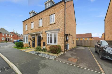 3 bedroom semi-detached house for sale