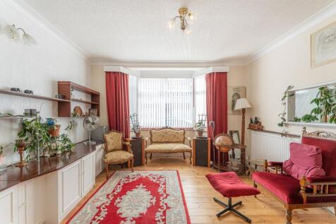 Kenilworth Gardens, Ilford, Essex, IG3 3 bed terraced house for sale