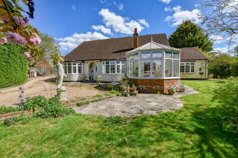 Sleapshyde, Smallford, St Albans, AL4 5 bed detached bungalow for sale