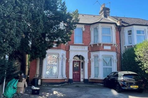 The Drive, Ilford IG1 1 bed flat for sale