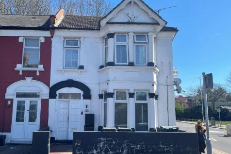 Colenso Road, Ilford IG2 Block of apartments for sale