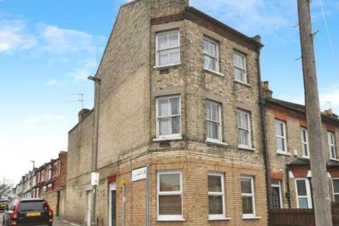 Oakleigh Road North, London N20 3 bed flat for sale