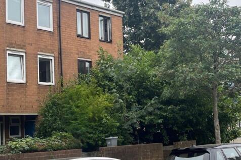 4 bedroom end of terrace house for sale