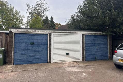 Giffard Drive, Farnborough GU14 Garage for sale