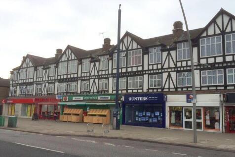 High Road, Romford RM6 2 bed flat for sale