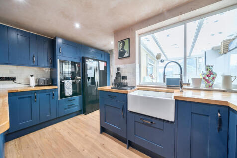Grove Road, Portland, Dorset 3 bed terraced house for sale