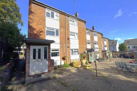 Grange Gardens, Ware, Hertfordshire 2 bed duplex for sale