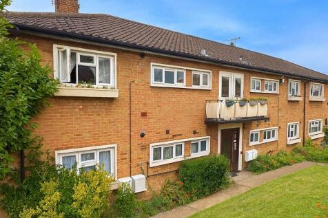 Trinity Road, Ware, Hertfordshire 1 bed apartment for sale