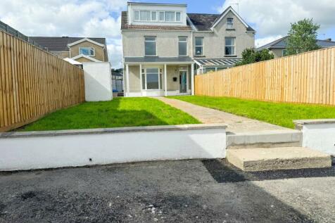 6 bedroom semi-detached house for sale