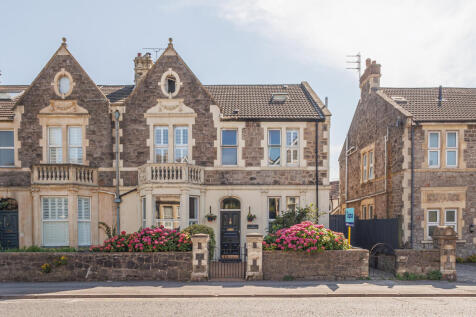 6 bedroom semi-detached house for sale