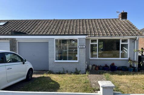 3 bedroom semi-detached bungalow for sale