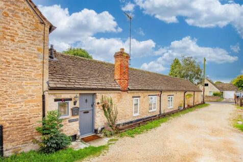 Home Close, Carterton 2 bed barn conversion for sale