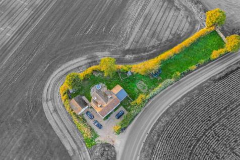 6 bedroom detached house for sale