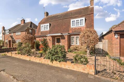 Briar Way, Guildford 3 bed detached house for sale