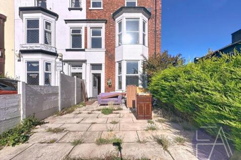 10 bedroom semi-detached house for sale