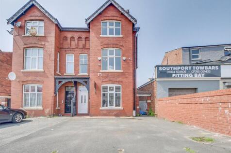 Riding Street, Southport PR8 6 bed semi