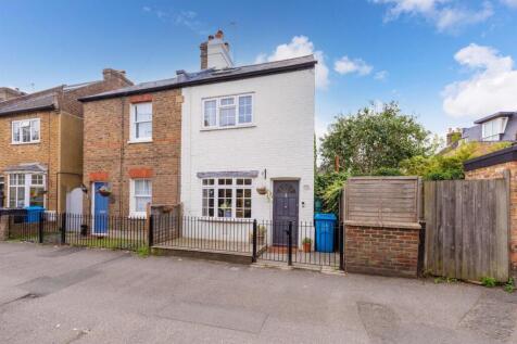 2 bedroom semi-detached house for sale