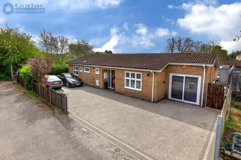 High Street, Arlesey, Beds, SG15 6SL 3 bed detached bungalow for sale