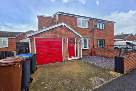 3 bedroom semi-detached house for sale