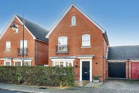 3 bedroom link detached house for sale