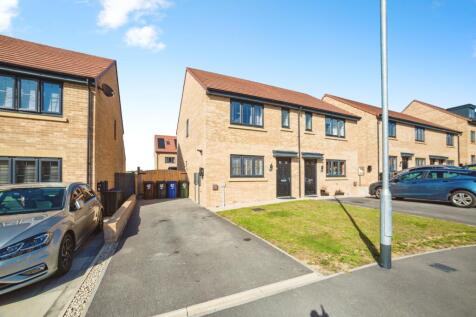3 bedroom semi-detached house for sale