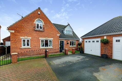 4 bedroom detached house for sale