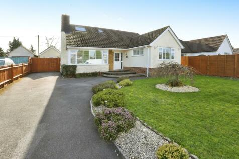 4 bedroom detached bungalow for sale