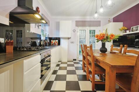 1 bedroom ground floor flat for sale