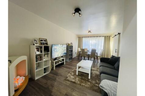 2 bedroom ground floor flat for sale