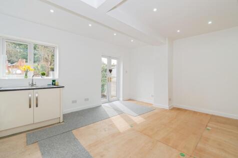 4 bedroom semi-detached house for sale