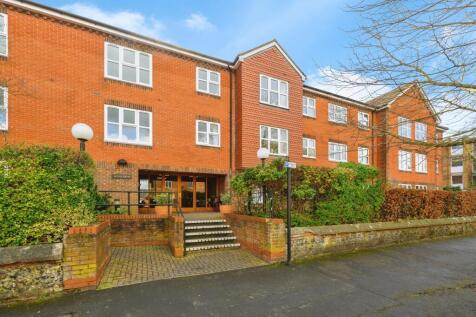 2 bedroom ground floor flat for sale