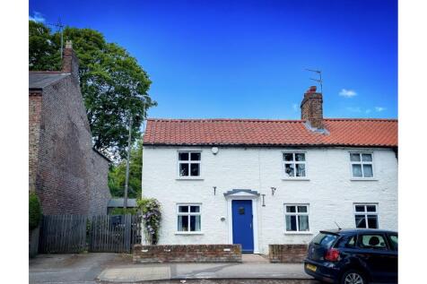 2 bedroom semi-detached house for sale
