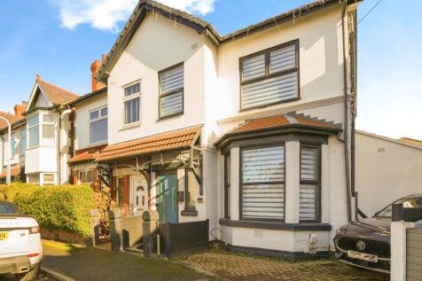 5 bedroom semi-detached house for sale